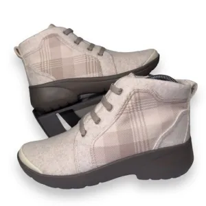 BZEES Kick Back Lace Up Ankle Boots &quot;Taupe Plaid&quot; Women's 7.5M