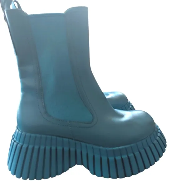Camper BCN Blue Platform Chelsea Ankle Boots.... Size.. 37..(US 7)