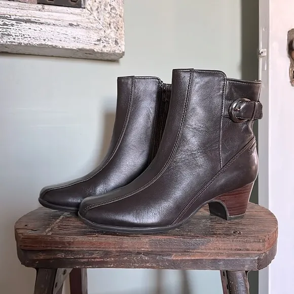 Clarks Artisan Active Air Dara II Dark Chocolate Brown Ankle Boots