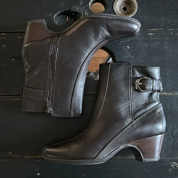 Clarks Artisan Active Air Dara II Dark Chocolate Brown Ankle Boots