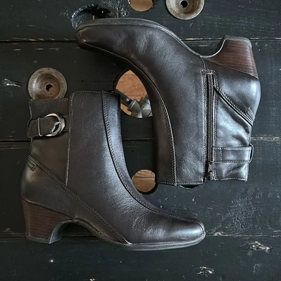 Clarks Artisan Active Air Dara II Dark Chocolate Brown Ankle Boots