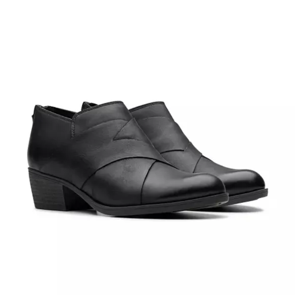 Clarks Women's Charlten Gema Boots Color: Black Size: 11 W
