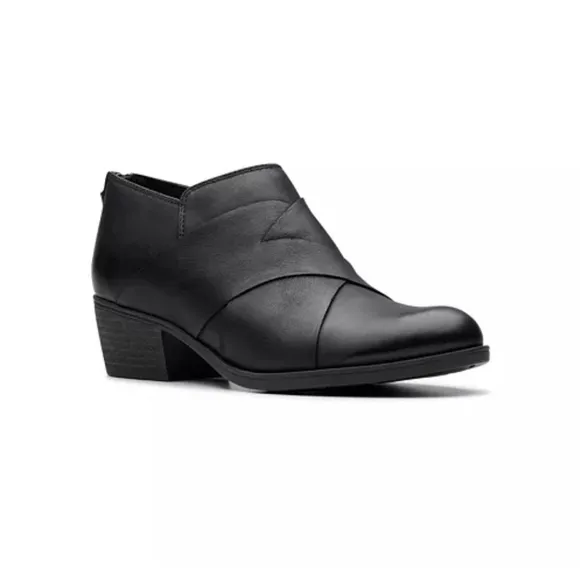 Clarks Women's Charlten Gema Boots Color: Black Size: 11 W