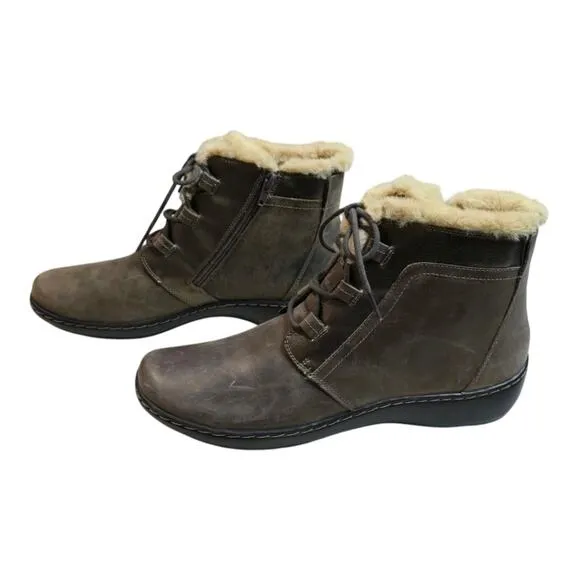 Clarks Women's Cora Chai SHERPA LEATHER DISTRESSED Ankle BootS SIZE 11 NEW