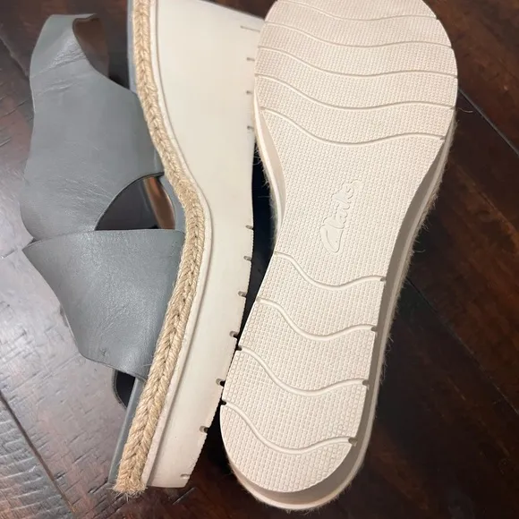 Clarks Women's Gray Sandals