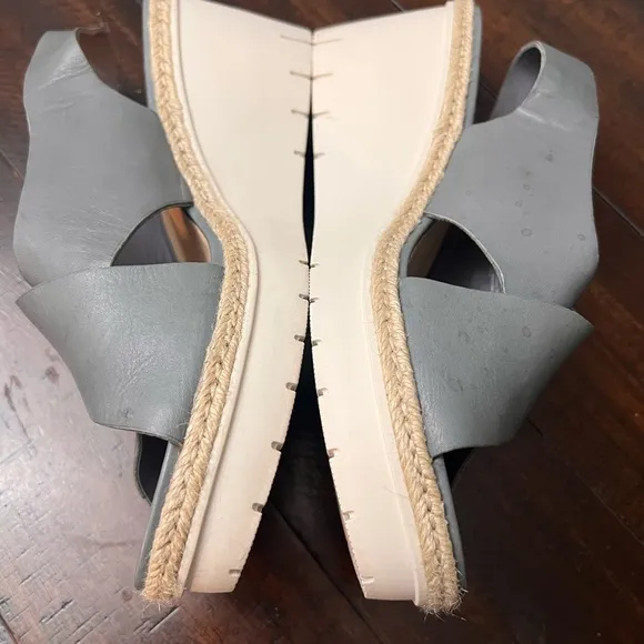 Clarks Women's Gray Sandals