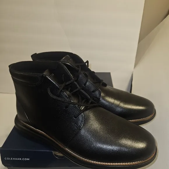 COLE HAAN MENS GRAND  ULTRA CHUKKA BOOT Black