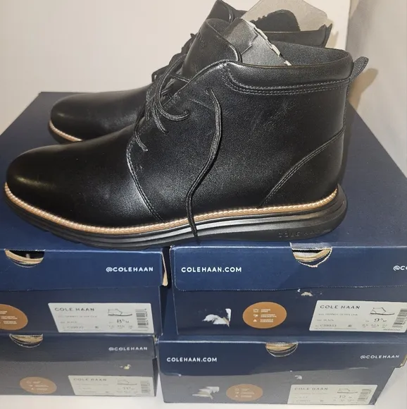 COLE HAAN MENS GRAND  ULTRA CHUKKA BOOT Black