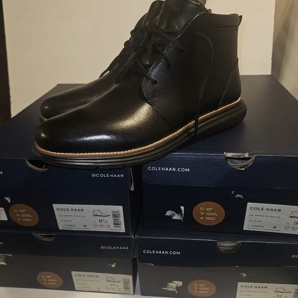 COLE HAAN MENS GRAND  ULTRA CHUKKA BOOT Black