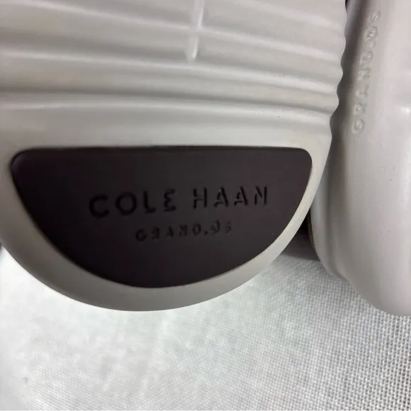 Cole Haan Men's Originalgrand Remastered Waterproof Lightweight Chukka Boot 9M
