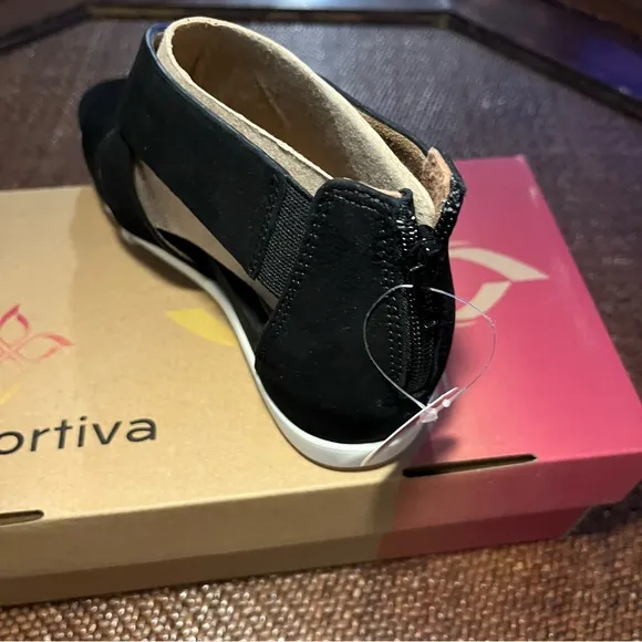 Comfortiva Black Pacifica Leather Wedge Sandals Womens Size 6.5 NEW