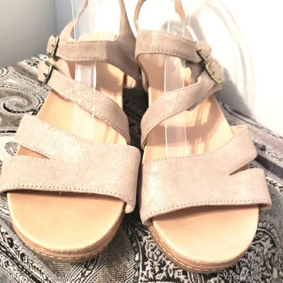 Dansko Angela Sand Metallic Shimmer Nubuck Asymmetrical Straps Wedge Sandals 41