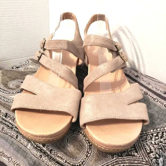 Dansko Angela Sand Metallic Shimmer Nubuck Asymmetrical Straps Wedge Sandals 41