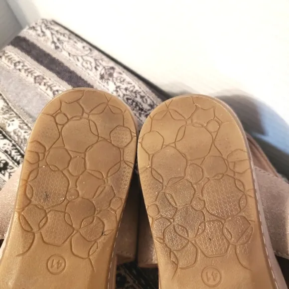 Dansko Angela Sand Metallic Shimmer Nubuck Asymmetrical Straps Wedge Sandals 41