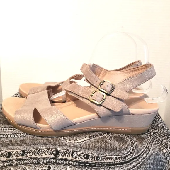 Dansko Angela Sand Metallic Shimmer Nubuck Asymmetrical Straps Wedge Sandals 41