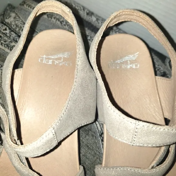 Dansko Angela Sand Metallic Shimmer Nubuck Asymmetrical Straps Wedge Sandals 41