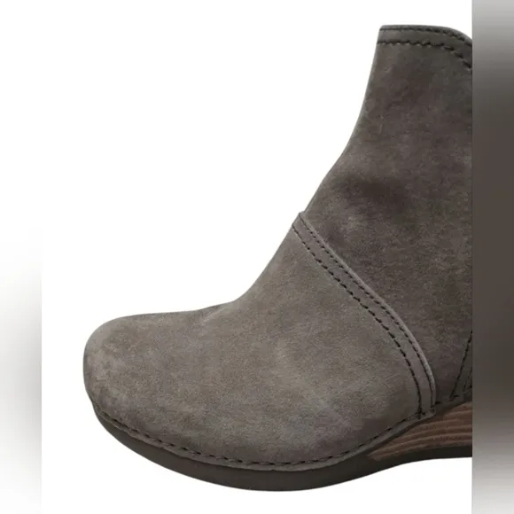 Dansko Shirley Wedge Heel Ankle Boots Size 39 NWOT