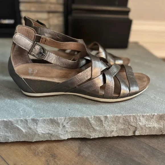 Dansko Vivian Metallic Pewter Leather Strappy Wedge Comfort Sandals 41/10.5-11