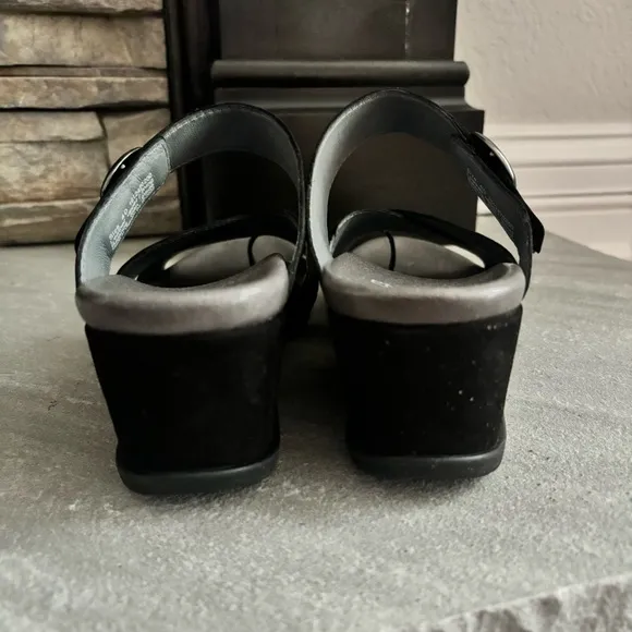Dansko Women’s Size 40 (US 9.5/10) Aubree Wedge Black Nubuck Leather Sandals NEW
