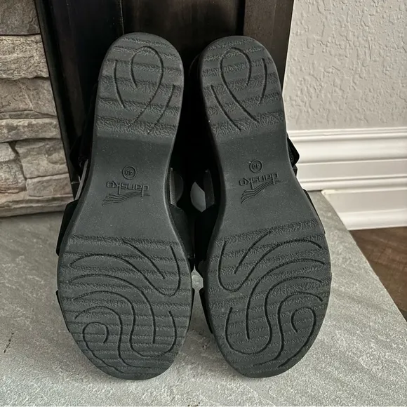 Dansko Women’s Size 40 (US 9.5/10) Aubree Wedge Black Nubuck Leather Sandals NEW