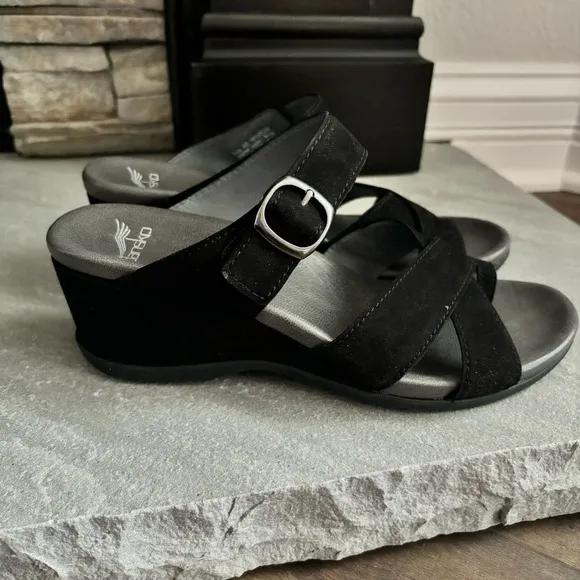Dansko Women’s Size 40 (US 9.5/10) Aubree Wedge Black Nubuck Leather Sandals NEW
