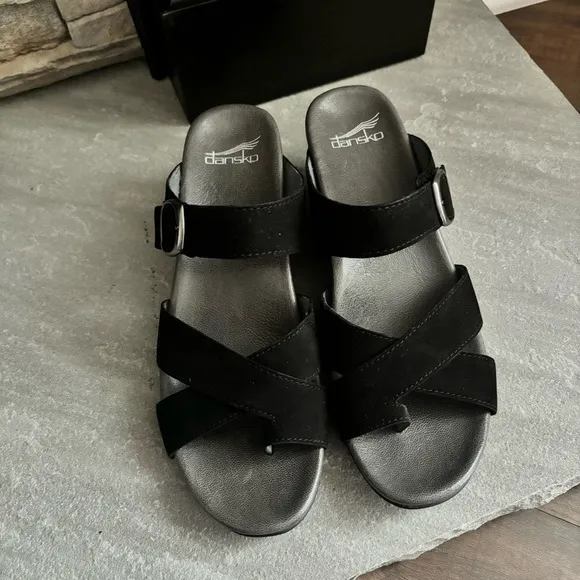 Dansko Women’s Size 40 (US 9.5/10) Aubree Wedge Black Nubuck Leather Sandals NEW