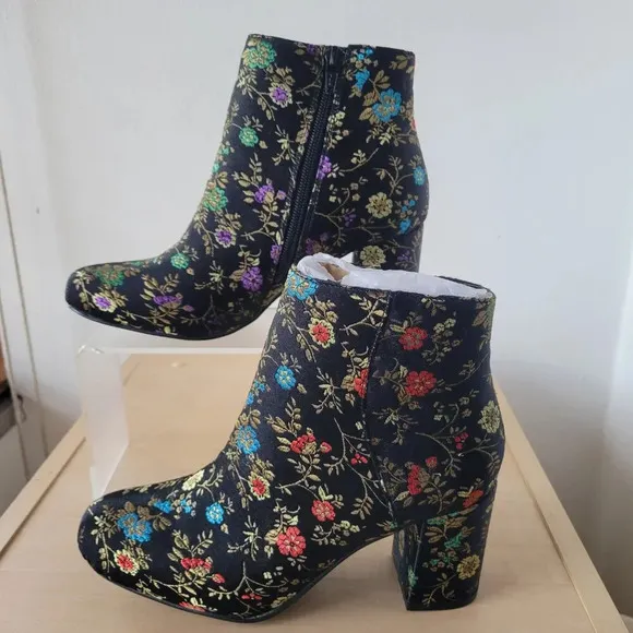 Diba Ankle Floral Satin Sequin Zip-Up Women’s Boots (Size: 6½ Medium)