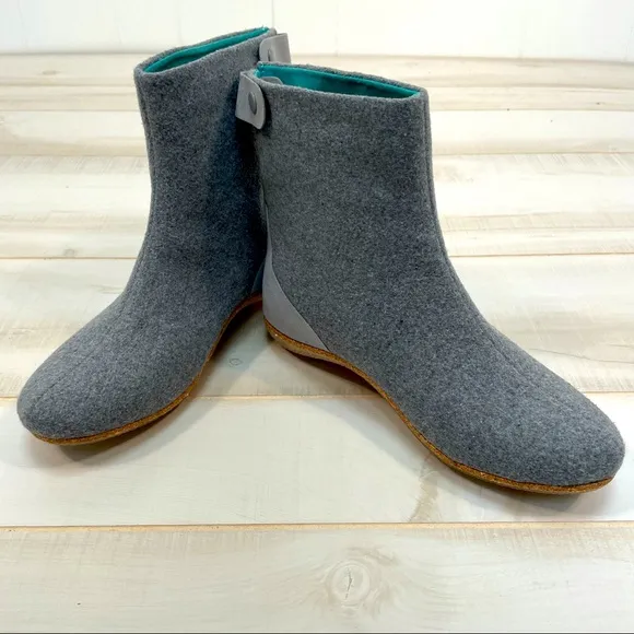 Disctrict by Sole Grey Wool ReCork Felt Zip Boots Sz 8 Stride Recycled Rubber
