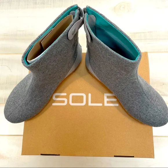 Disctrict by Sole Grey Wool ReCork Felt Zip Boots Sz 8 Stride Recycled Rubber