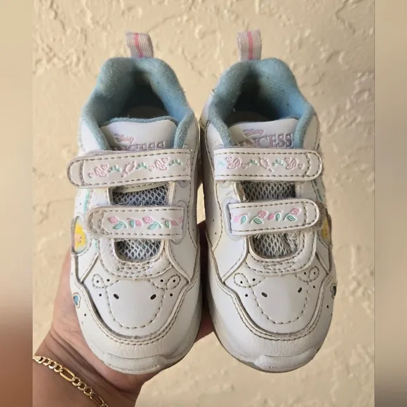Disney Princess White Kids Shoes Size 6½