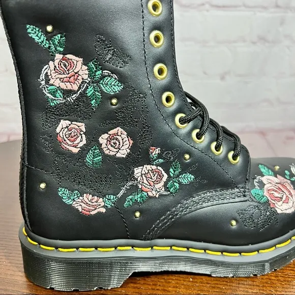 DOC MARTENS 1460 VONDA Chain Black Women’s FLORAL LEATHER LACE UP BOOT NIB 7