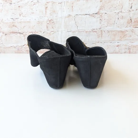 Donald J. Pliner Black Sandals with Platform Sole