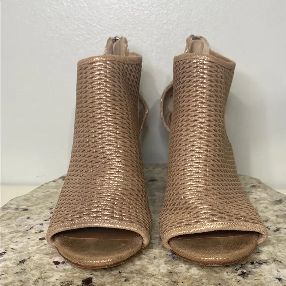 Donald Pliner Jace Perforated Metallic Leather Peep Toe Wedge Sandal Size 8.5