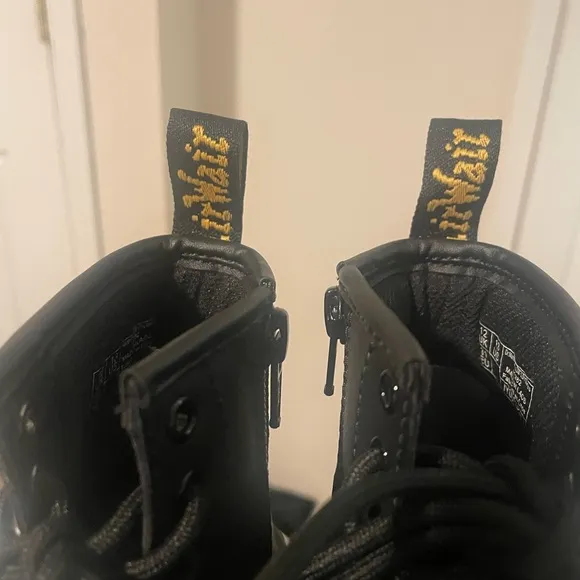 Dr. Martens JUNIOR 1460 SOFTY T LEATHER LACE UP BOOTS kids size 13