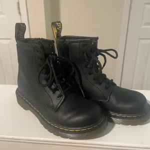 Dr. Martens JUNIOR 1460 SOFTY T LEATHER LACE UP BOOTS kids size 13