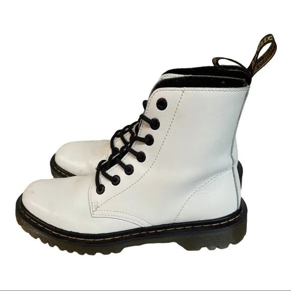 DR MARTENS “Luana” White Leather 7 Hole Ankle Boots Size 39/8