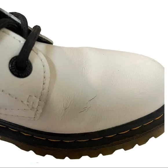 DR MARTENS “Luana” White Leather 7 Hole Ankle Boots Size 39/8