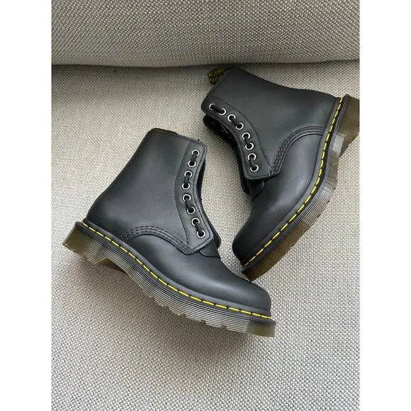 Dr Martens Women's 1460 Pascal Front Zip Boots Size US 5