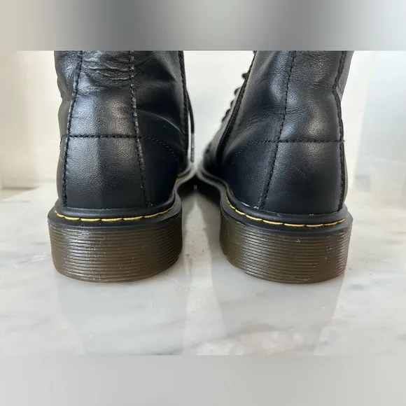 DR. MARTINS 1460 JUNIOR 3Y, flexible cemented sole construction for growing feet