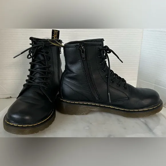 DR. MARTINS 1460 JUNIOR 3Y, flexible cemented sole construction for growing feet