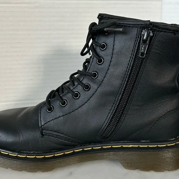 DR. MARTINS 1460 JUNIOR 3Y, flexible cemented sole construction for growing feet