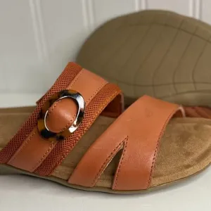 Earth Origins BRYNLEY WOMENS LEATHER BUCKLE WEDGE SANDALS Size 7.5 W