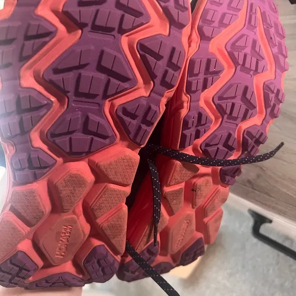 Excellent condition Hoka Challenger