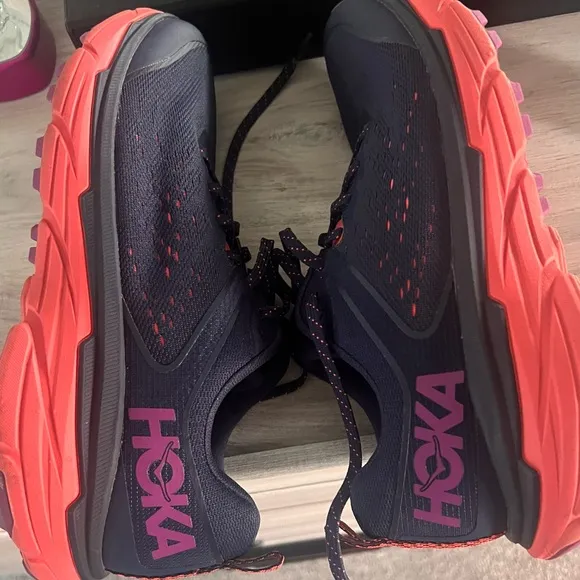 Excellent condition Hoka Challenger