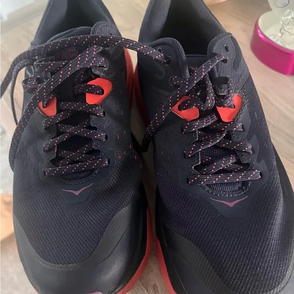 Excellent condition Hoka Challenger