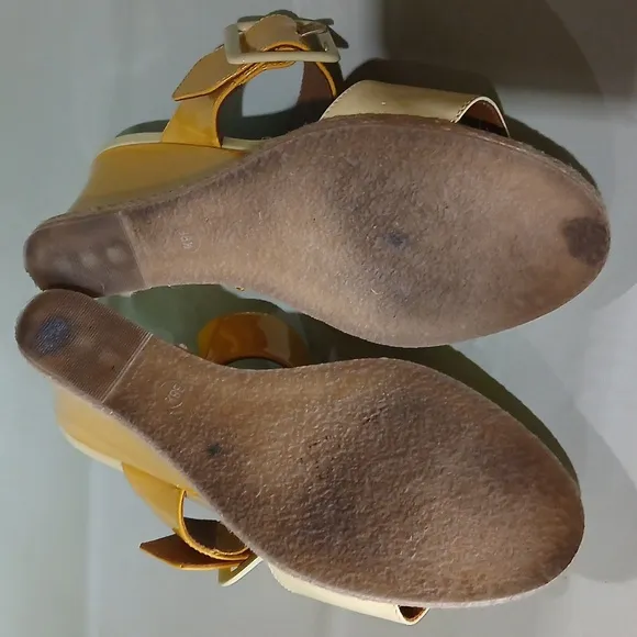 Fendi Women's Yellow and Cream Sandals with buckles size 38.5