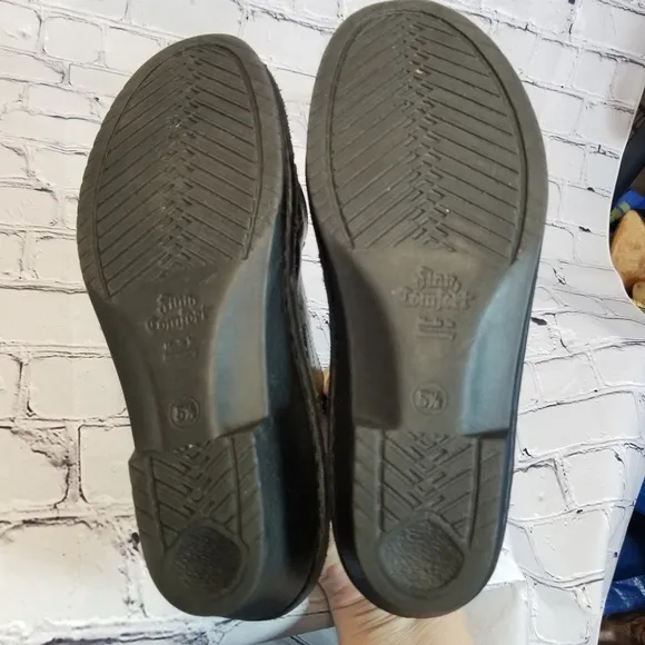 Finn Comfort black ankle strap sandals