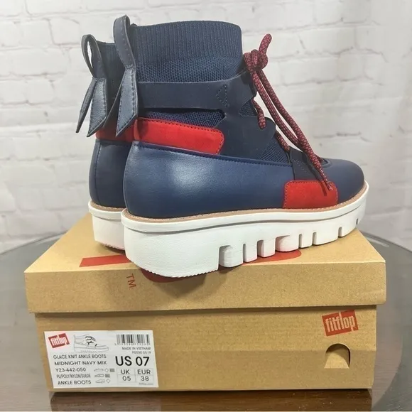 FIT FLOP GLACE KNIT ANKLE BOOTS in midnight blue size 7.