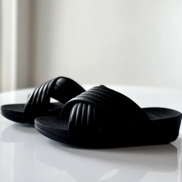 FITFLOP black sandals NEW - Size 7