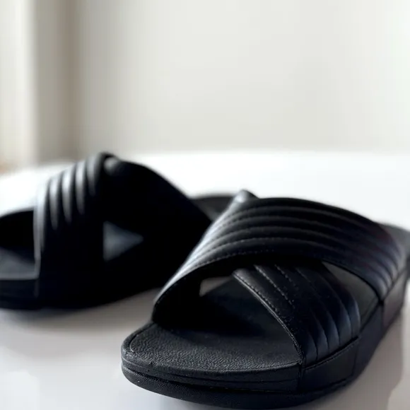FITFLOP black sandals NEW - Size 7